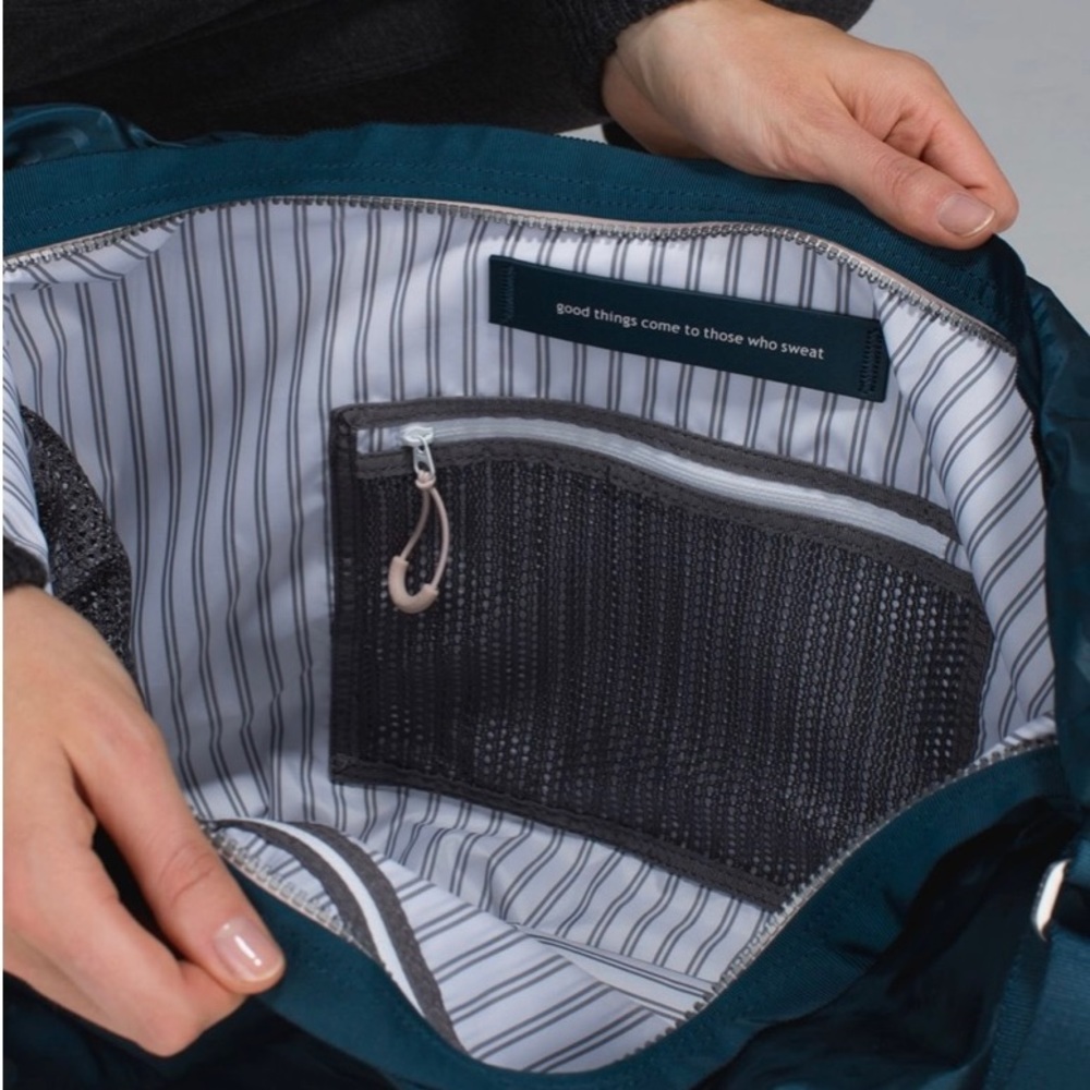 Lululemon Resolution Hobo View 4